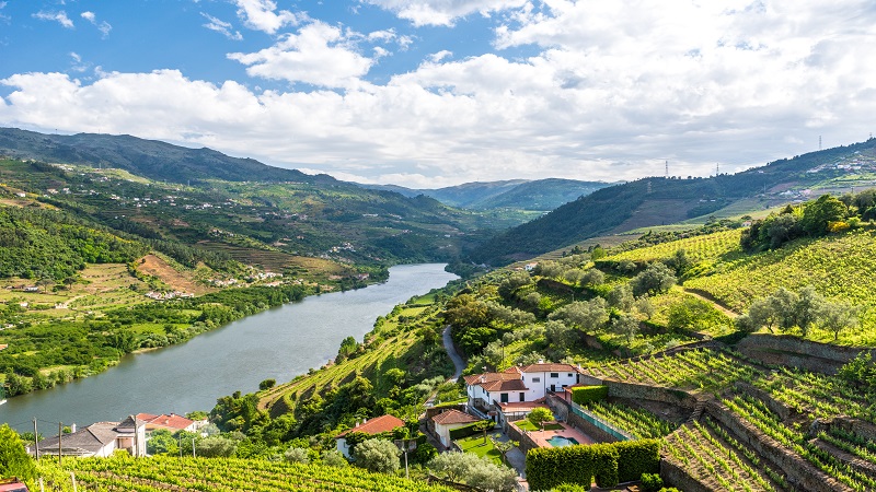 Flodkryssning p Douro 10 april och 2 oktober 2025